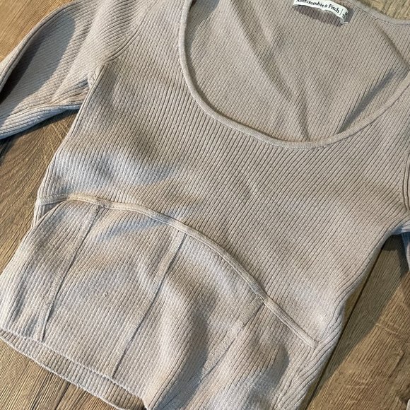 Abercrombie Long Sleeve Ribbed Sweater - Picture 2 of 4